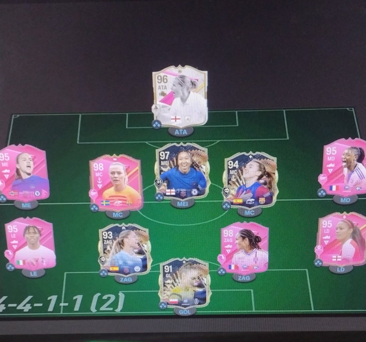 Bom dia família ❤️ 
Uma terça feira abençoada pra todos nós 
Partiu livezinha, bora de time feminino rumo ao elite ?!Será que dá?
Lembrando que temos o objetivo de montar o melhor time das minas até o final da temporada 🔥⤵️
Estou ao vivo na Twitch!  twitch.tv/JenniMaiaD?sr=a