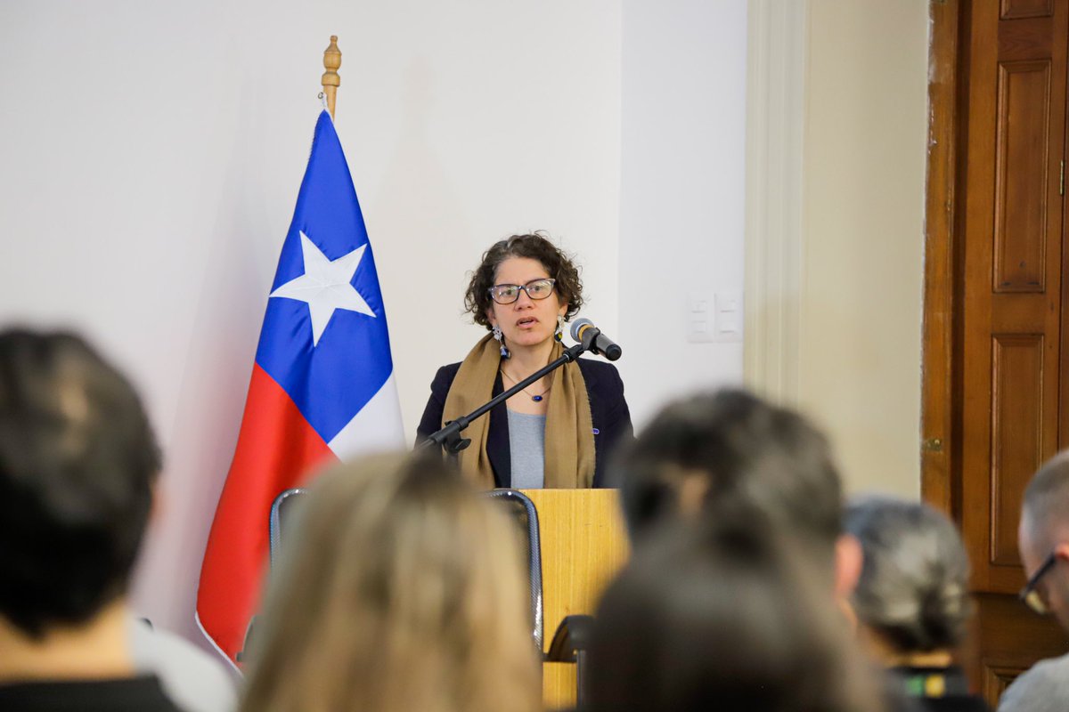 FAOChile's tweet photo. 👉Amplia convocatoria tuvo el Seminario del Plan Nacional de Adaptación al Cambio Climático en el que participó la representante @EveCrowleyFAO, junto a la ministra @Maisa_Rojas, actores sociales y académicos para informar sobre la consulta ciudadana. 🔗https://t.co/tj5O71DhR0 https://t.co/QmVzjlV0WC