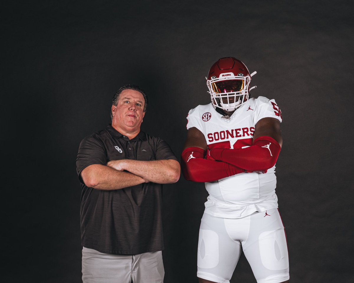 OUCrystalBall's tweet image. New #Sooners On3 🏈 Prediction

⭐⭐⭐⭐⭐ 2025 OT Michael Fasusi
📏 6'5” / 299
🏫 Lewisville HS (Lewisville, TX)
🎚️60
✍️ By Steve Wiltfong
🎤⬇️ Vice President of Recruiting and Transfer Portal

Profile: on3.com/db/michael-fas…

#XXV