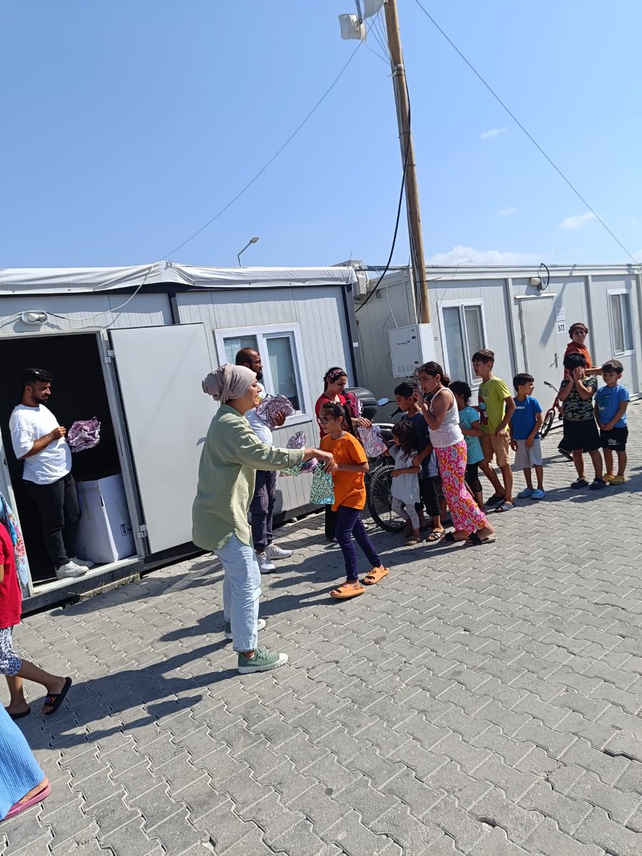 6sıfır2 derneği olarak Hatay Antakya Kıyamder konteyner kentinde bugün 400 çocuğa oyuncak dağıtımı yapıldı  ( dağıtım konteyner kent sorumluları tarafından yapıldı ) 🙏 iyilik iyidir ❤️ yaşasın çocuklar ❤️ <a href="/mumtazgovce/">Mümtaz Gövce</a> <a href="/6SIFIR2dernegi/">6SIFIR2 Çocuk Hakları ve Afet Mücadele Derneği</a>