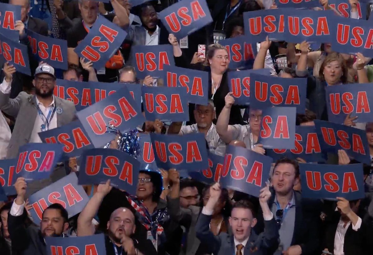 HQNewsNow's tweet photo. Democratic Convention vs. Republican Convention https://t.co/G8SexstM5V