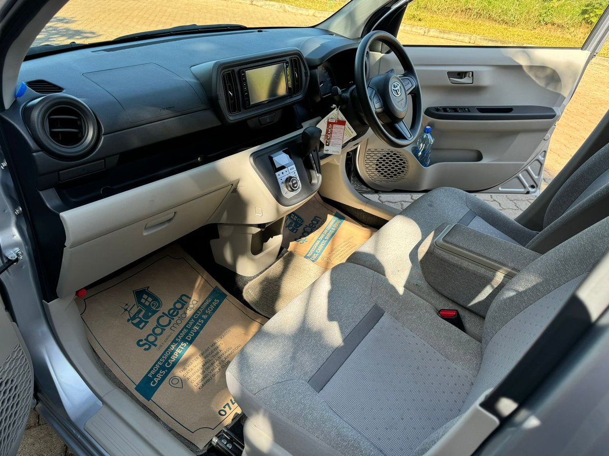 EnvogueAuto's tweet photo. We have this little delightful car to get around the city with. A buy and drive kind of car. Our DM is open if you'd love to view the car and test it too. 

2016 Toyota Passo - New shape
25,000kms
1000cc
Alloy wheels with brand new tyres

990k https://t.co/53v1ZLgbPv
