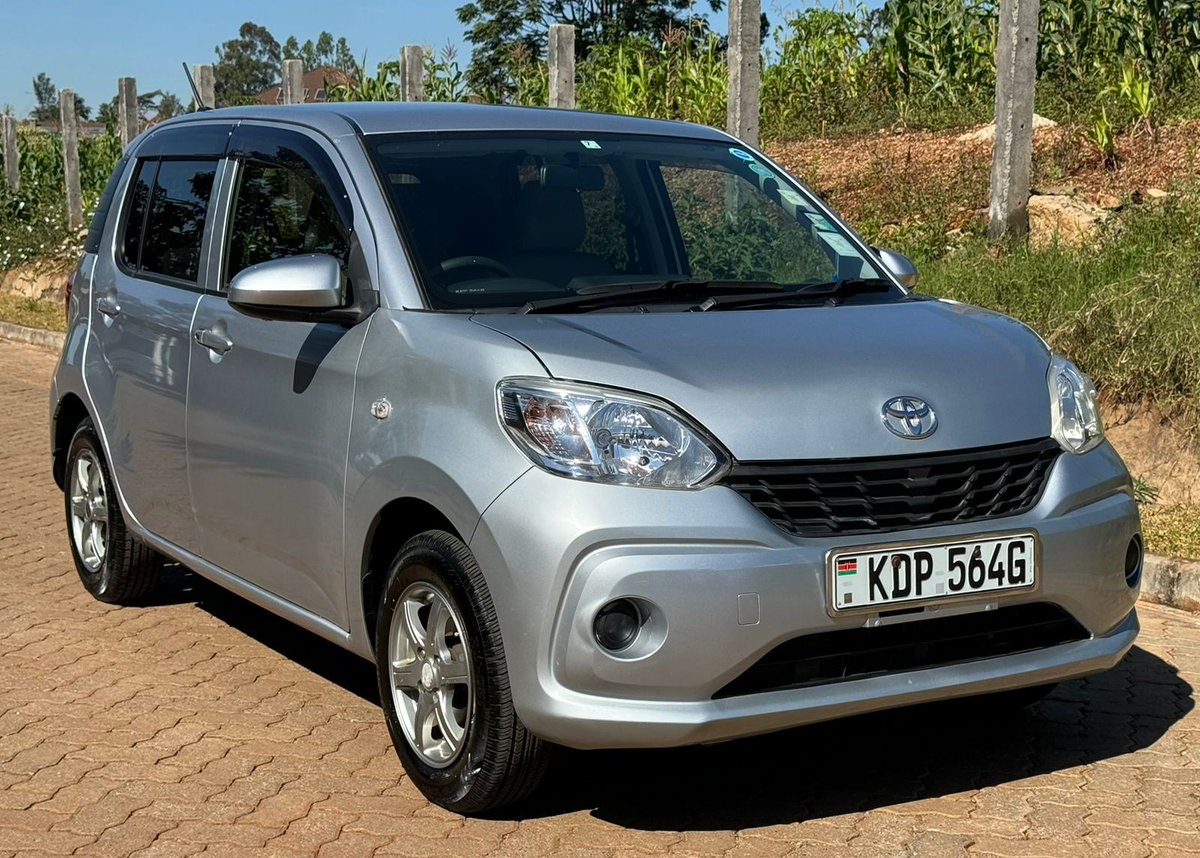 EnvogueAuto's tweet photo. We have this little delightful car to get around the city with. A buy and drive kind of car. Our DM is open if you'd love to view the car and test it too. 

2016 Toyota Passo - New shape
25,000kms
1000cc
Alloy wheels with brand new tyres

990k https://t.co/53v1ZLgbPv