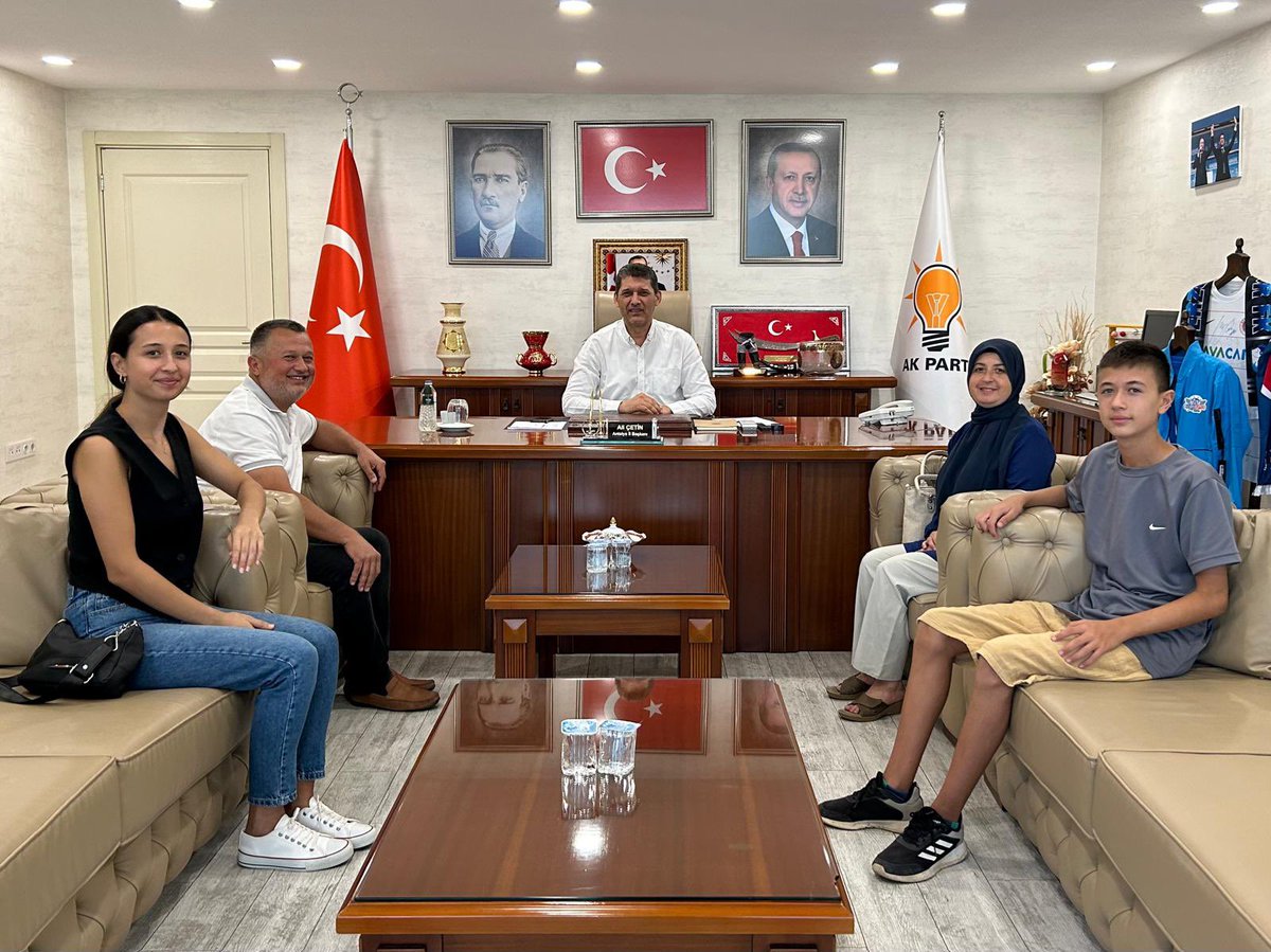 alicetin_07's tweet photo. Demre önceki dönem Meclis Üyemiz Sabri Sarıca ve ailesini misafir ettik. Ziyaretlerinden dolayı teşekkür ederim. https://t.co/qpjUmT9DVj