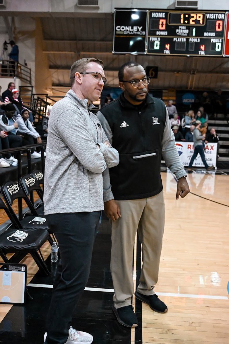 coachwjameson's tweet photo. How many people get to work with their college teammate of 4 years and trusted friend? He’s an incredible husband &amp; dad, fantastic coach, loves God, and believes in @HardingU as much as anyone. Blessed beyond measure to get to do this with @bdspencer10! https://t.co/2Cle9v3RBN
