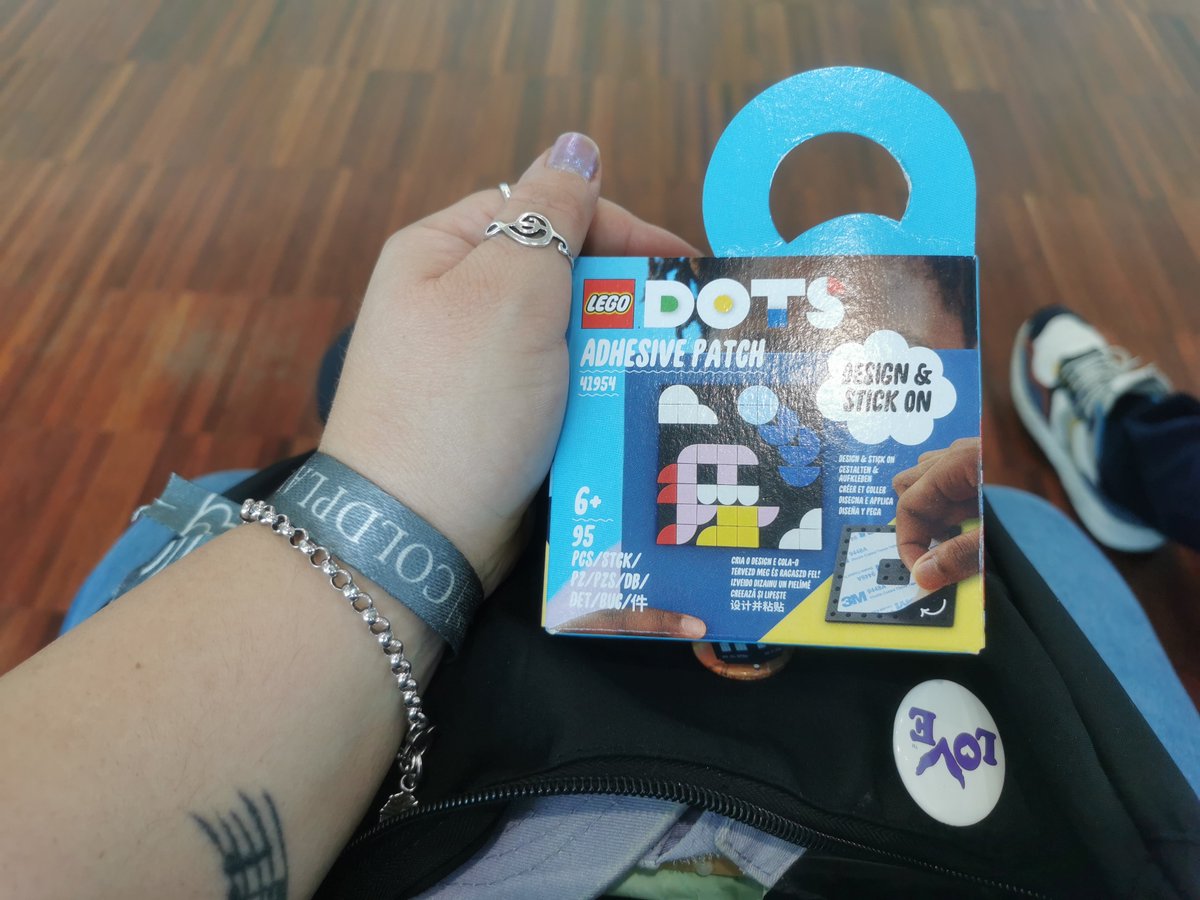 _greeneyes1978's tweet photo. Flight delayed so i'm trying to kill some time at the airport with this cute @LEGO_Group set. Wish i had more space for a bigger one but... I have a #coldplay related idea! I hope it will be as good as i imagined it! 😊❤️ @coldplay
#Lego #legodots https://t.co/GiVxYQaW95