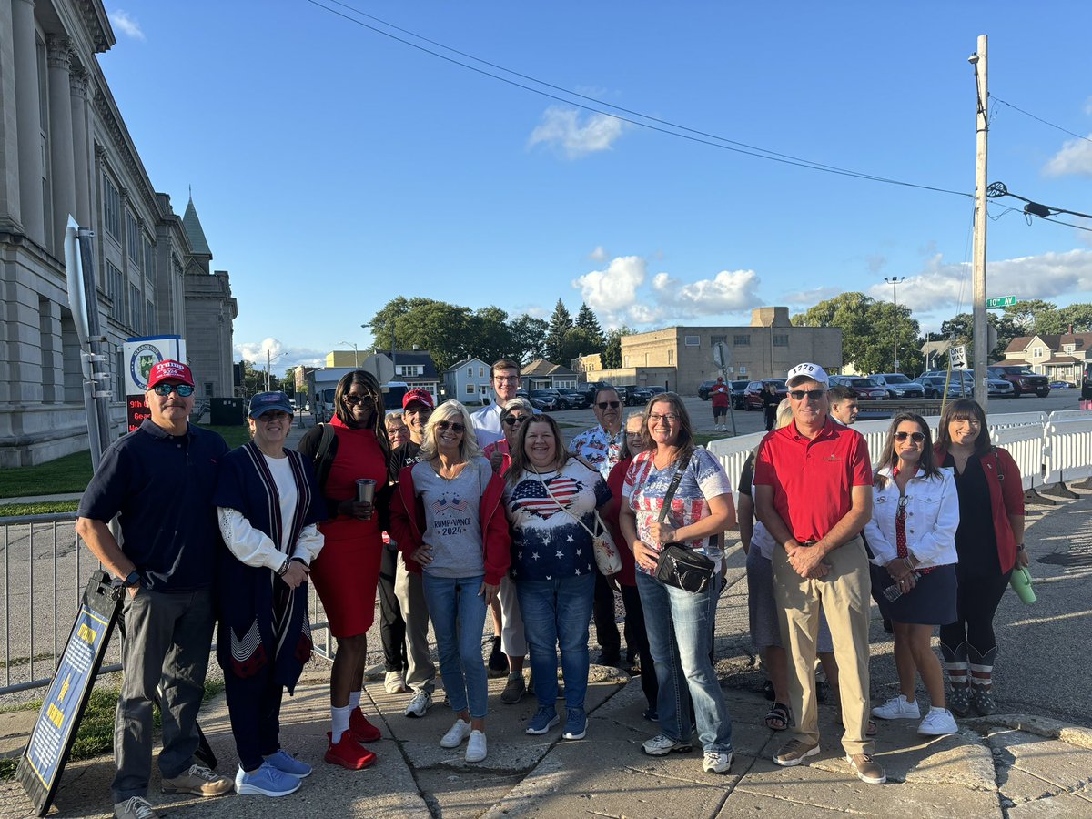 samanthalaf13's tweet photo. @TeamTrump is looking strong in Kenosha to welcome the next VP from my hometown of Cincinnati - JD Vance!
#TrumpForce47 is committed to #SwampingTheVote this November to #BeatHarris @WisGOP https://t.co/tWCmWDaDF8