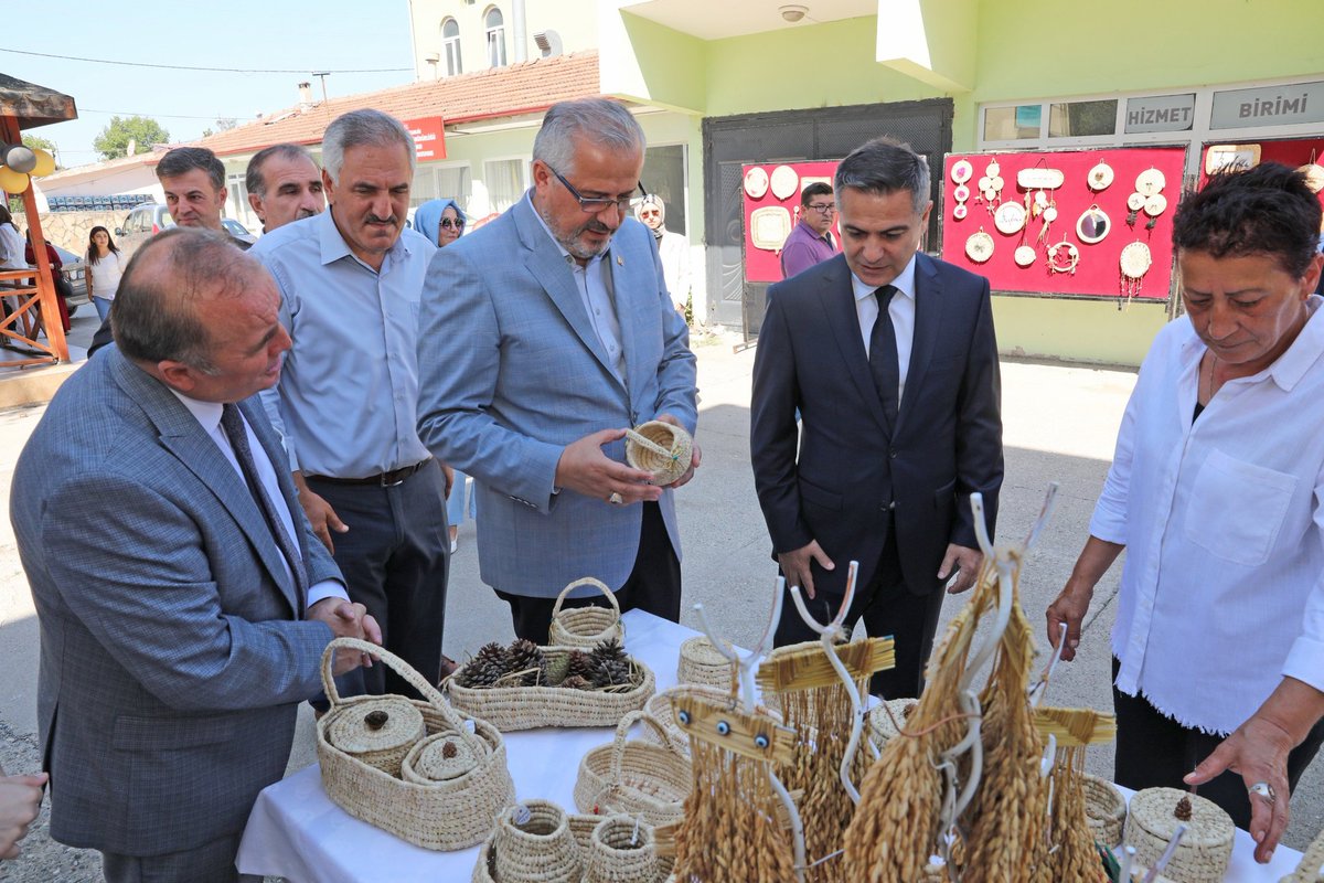 Bafra Sosyal Yardımlaşma ve Dayanışma Vakfı bünyesinde Aile Destek Merkezi (ADEM) kursiyerleri için düzenlenen yıl sonu sertifika töreni ve  sergisi Kaymakamımız Sayın Dr. Mustafa ALTINPINAR'ın katılımı ile gerçekleştirildi.