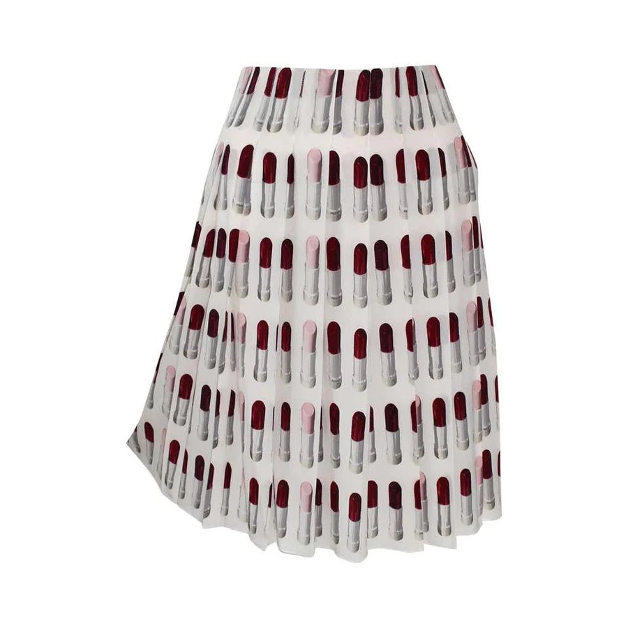 dumbandfunn's tweet photo. Charlotte York wearing the iconic 2001 Prada pleated lipstick skirt while dramatically falling in front of a cab and meeting/being saved by her (first) husband https://t.co/UUazkp9euN