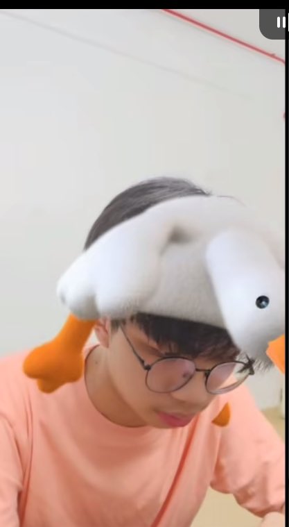 BatrisyaAd26201's tweet photo. Hahahah lucu banget gift tktk nyaaa😭😭 #imkevin #kevmistry #KevinnyaAdaLhoo https://t.co/jEaEHImDVD
