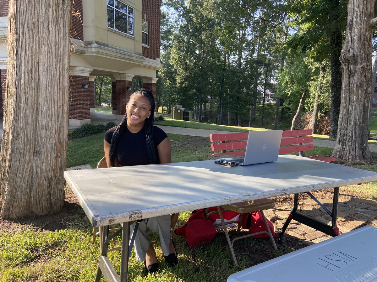 HendersonStateU's tweet photo. Help a Reddie volunteers are available at the Amy Jean Greene Bridge and Quad to assist students with directions, academic and administrative services information, and class locations. #WelcomeWeek24 https://t.co/do2KY3OzBq