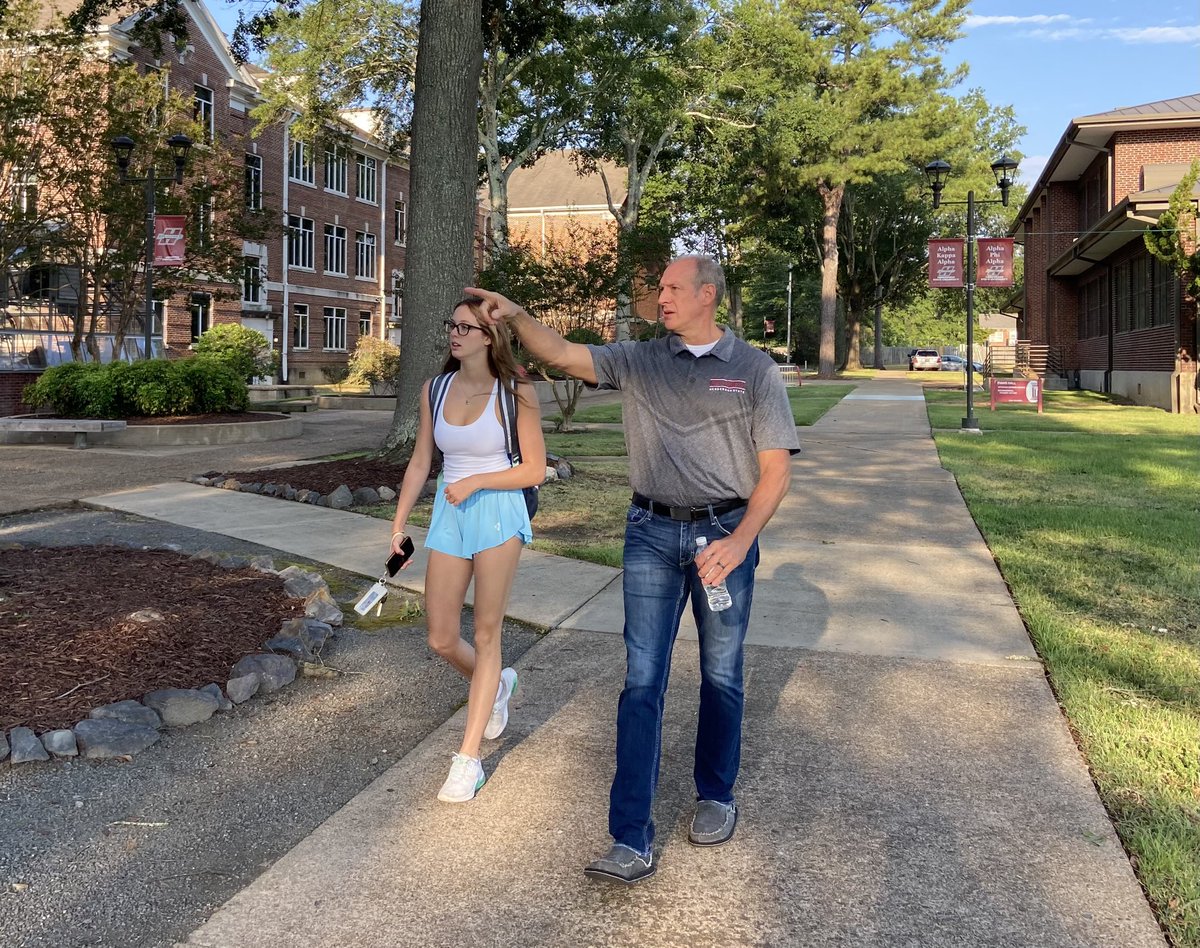 HendersonStateU's tweet photo. Help a Reddie volunteers are available at the Amy Jean Greene Bridge and Quad to assist students with directions, academic and administrative services information, and class locations. #WelcomeWeek24 https://t.co/do2KY3OzBq