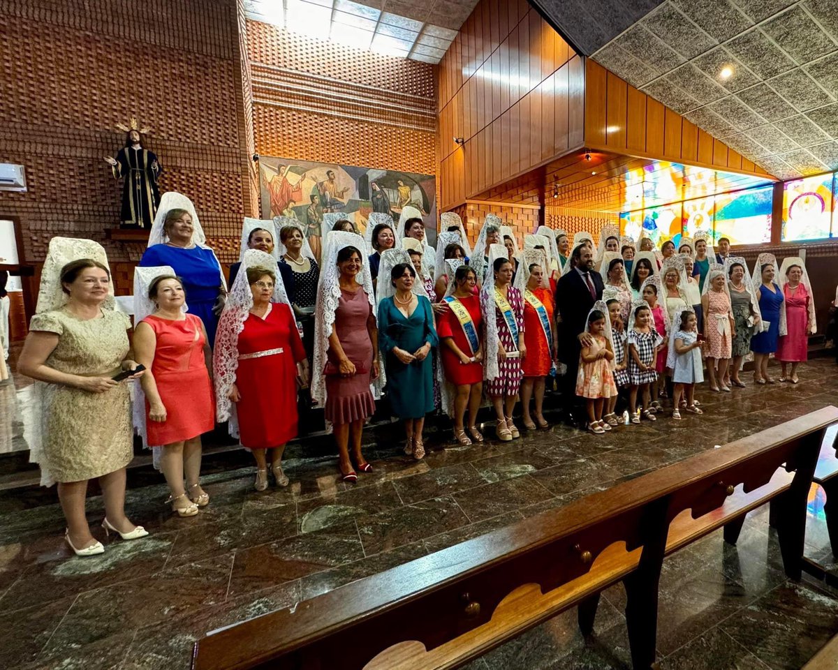 Vox_Tobarra's tweet photo. 🕍 Misa y ✝️ desfile procesional en honor a San Roque. 
💚 Nuestra Concejal-Portavoz, @VirginiaCP71 y nuestra Diputada Provincial, @LorenaGonzalezVidal, han podido disfrutar junto a compañeros de equipo, vecinos y visitantes, de una mañana tradicional de teja y mantilla. https://t.co/U594qhBRsy