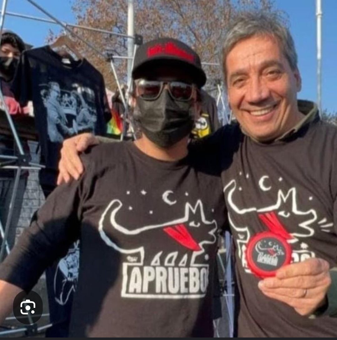Maha38408872's tweet photo. Cuando escucho al delegado presidencial Gonzalo Duran, hablar de carabineros, las mejoras, atribuciones etc...se me viene esta imagen a la cabeza y vuelvo a la realidad, puro discurso para justificar un mega sueldo. #PlataBotada https://t.co/6yh7289d8r