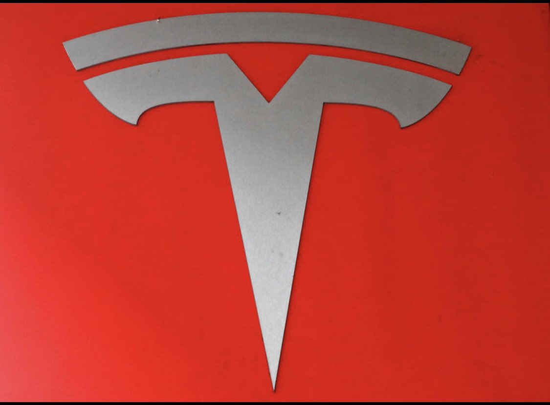 Tesla 4 People tweet media