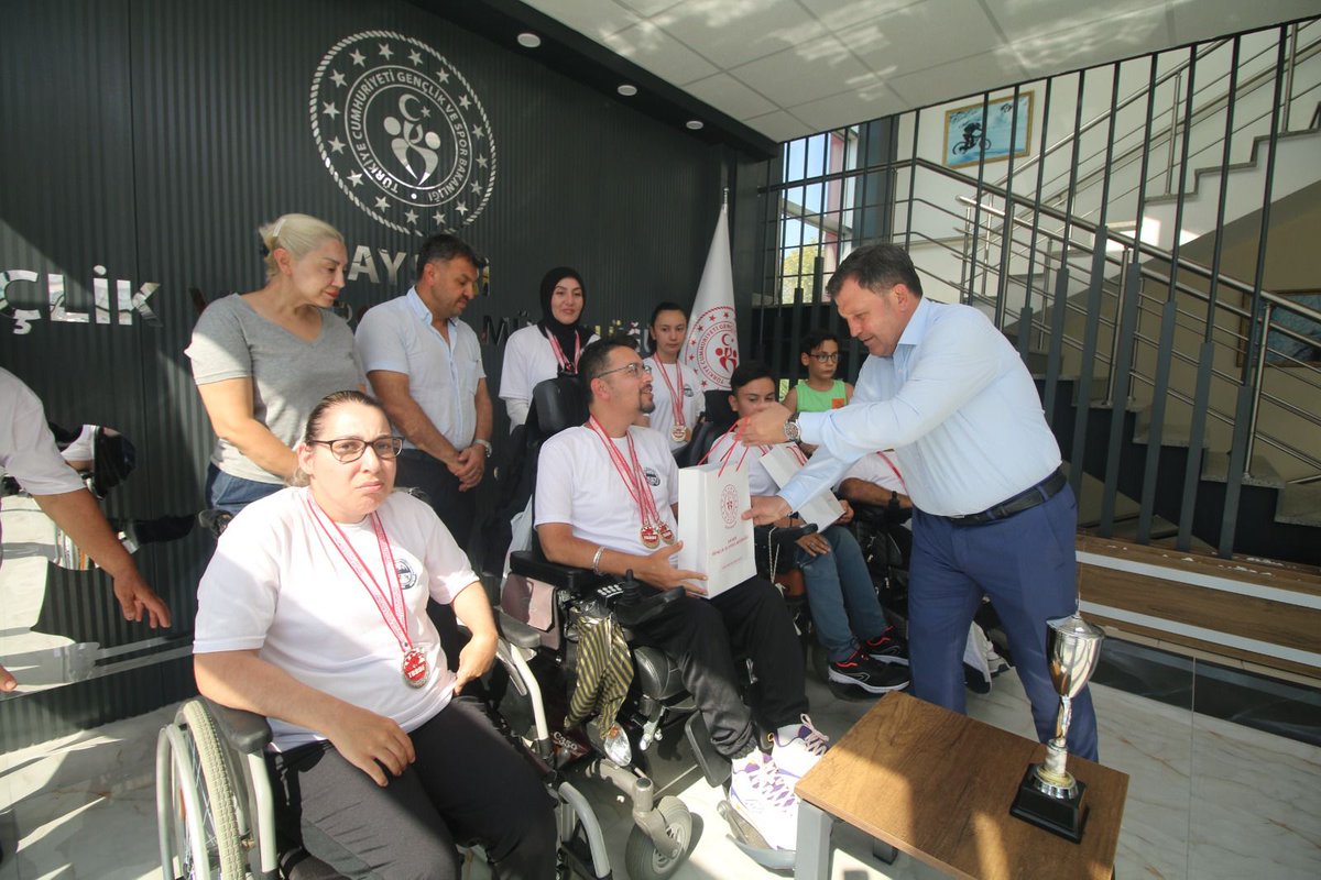 GSB_Kayseri's tweet photo. 10-13 Ağustos 2024 tarihleri arasında Kocaeli’de düzenlenen Boccia Türkiye Şampiyonasında mücadele eden sporcularımız, İl Müdürü Ali İhsan Kabakcı'yı ziyaret etti.
Haberin devamı👇
https://t.co/FzdeoeBONM https://t.co/lCbnfNImrT