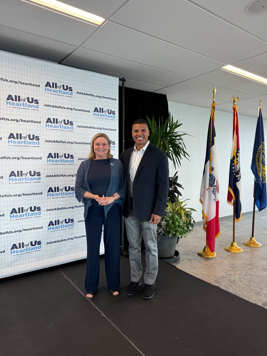 Making connections with Dr. Jimmy Reyes of the AllofUs Heartland Consortium.  He is a gerontologist extraordinaire from Iowa contributing to our 1,000,000 citizen participatory research project. So nice to meet you!
allofus.nih.gov