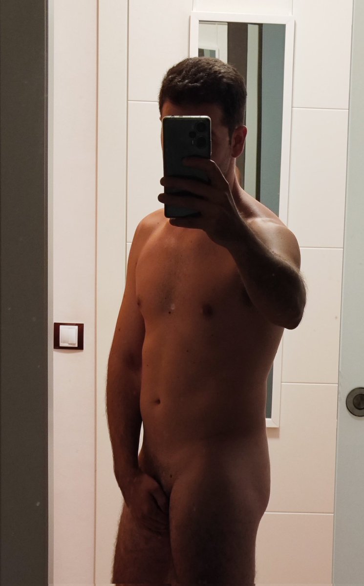 Espero que estéis pasando un gran verano!! Yo me estoy divirtiendo mucho... Pero tengo ganas de más!! 

🔥🔥😈😈

#martesdetorso #single #triomhm #triohmh