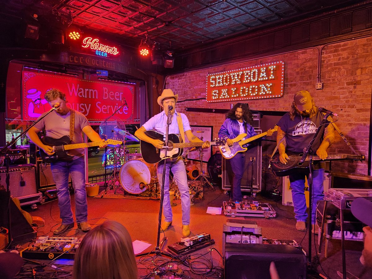 OlHossVike's tweet photo. Just another amazing night of music and memories at the @Showboat_Saloon . #JasonScottAndTheHighHeat were tremendous and #Silverada put on another legendary performance. My kids had a blast! ๐ค ๐ถ๐ฅ https://t.co/FVUzpWJ93t