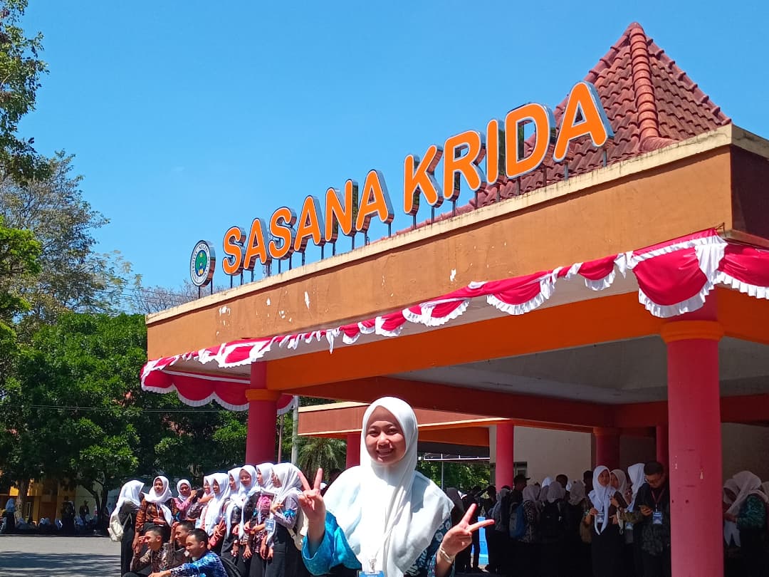 NaylaKhanzaM's tweet photo. "Saya Nayla Khanza Mahirani dari Fakultas MIPA kelompok Dhirata Bangga Menjadi Bagian dari Laskar Dewantara Muda 2024"
@BEMUMOfficial
#Day3PKKMBUM2024
#PKKMBUM2024
#MabaUM2024
#BEMUM2024
#UMtheOnlyOne
#SahabatMahasiswa
#LaskarDewantaraMuda #universitasnegerimalang https://t.co/Mq5O1w5Sp0