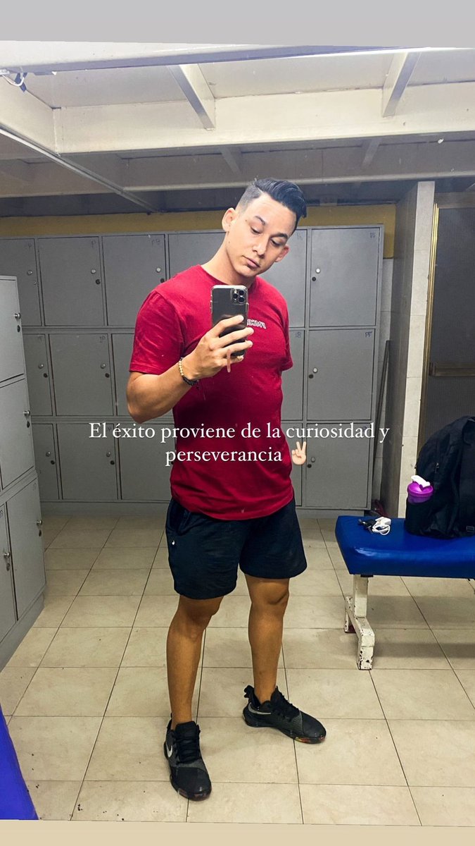 LuisMoises93's tweet photo. debes amar lo que haces 😜 https://t.co/x6eptBodpW
