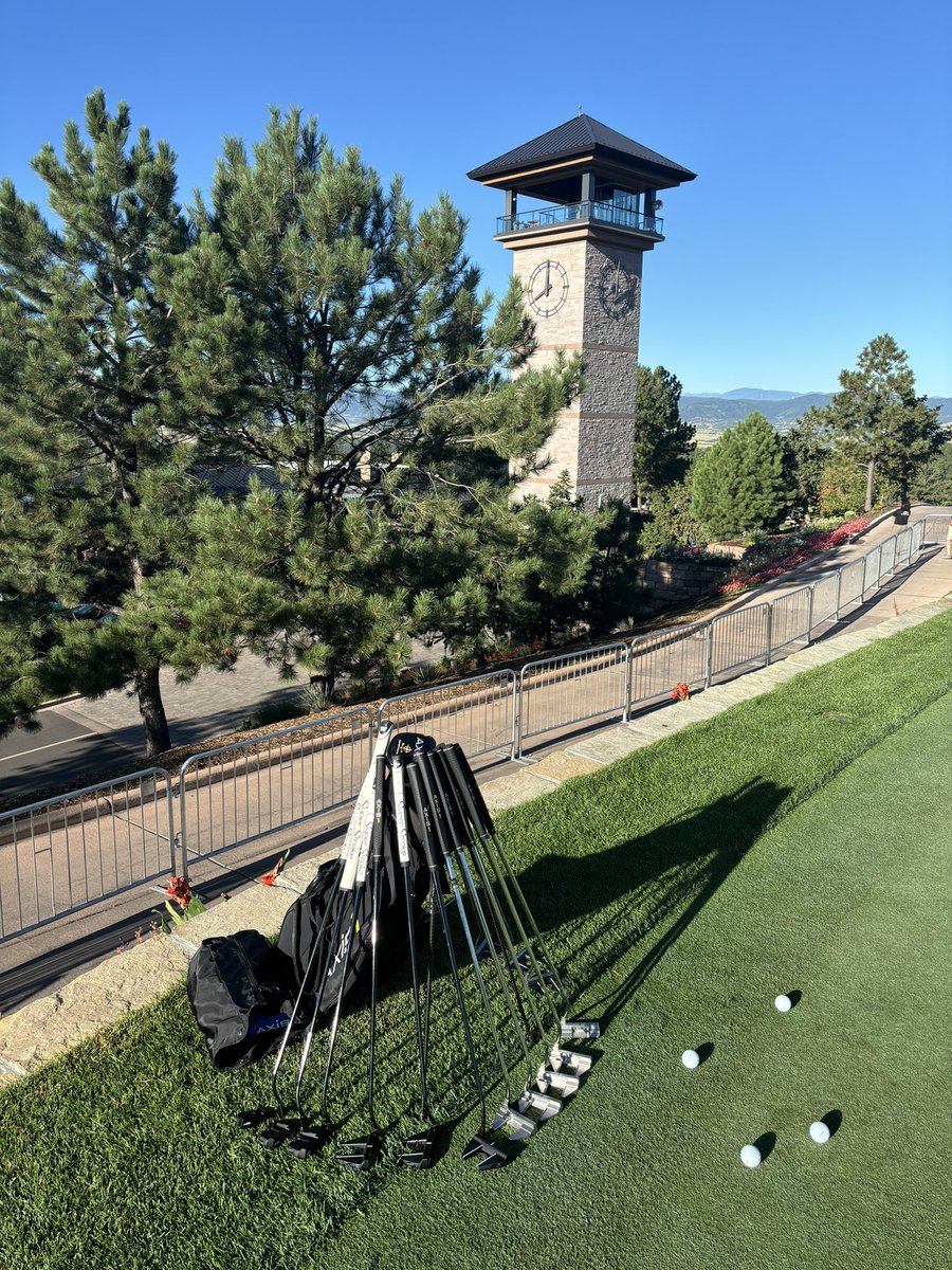 👀👀
Stunning setup <a href="/BMWchamps/">BMW Championship</a>. #CastlePines