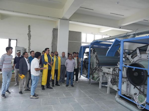 LAHDC_LEH's tweet photo. H'CEC, @tashi_gyalson along with other officials, visited the Pashmina Dehairing Plant at the Old Changthang Pashmina Cooperative Marketing Society in Skalzangling.

During their visit, the delegation engaged with contractors and technical experts to review progress. https://t.co/BuTCBUdiBZ