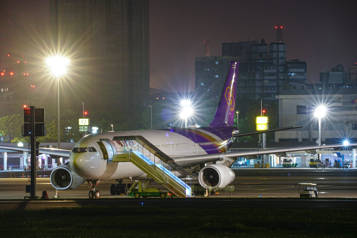 219071CSC's tweet photo. 夜晚小拜拜(⁠*⁠ﾉ⁠・⁠ω⁠・⁠)⁠ﾉ⁠♫

#台湾 #高雄 #RCKH 
#SONYα7III #FE100400GM 
#写真好きな人と繋がりたい https://t.co/q9M2P9v3lV