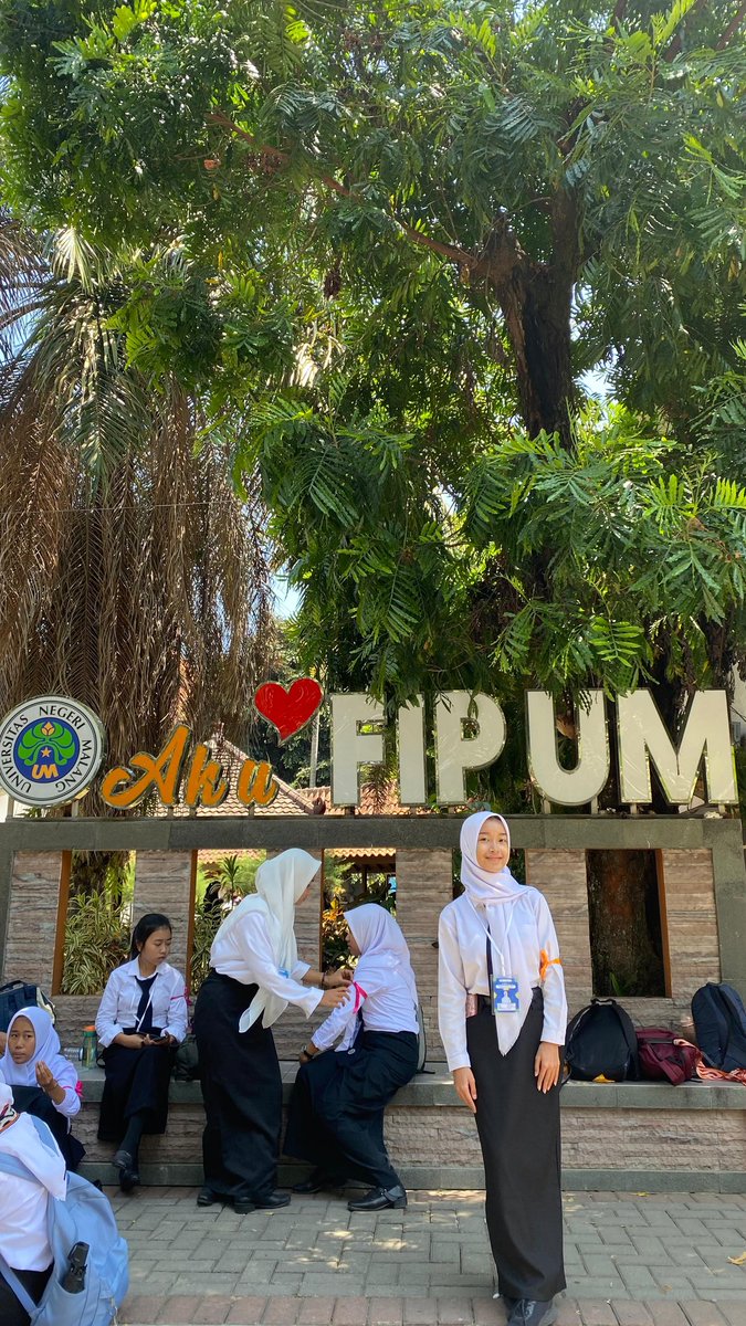 vinadiaaly_'s tweet photo. Saya Vinadia Auliya Ghozali dari Fakultas Ekonomi dan Bisnis Bangga Menjadi Bagian dari Laskar Dewantara Muda 2024💓🎀
#Day3PKKMBUM2024
#PKKMBUM2024
#MabaUM2024
#SinergiKreasi
#BEMUM2024
#UMtheOnlyOneb
#SahabatMahasiswa
#LaskarDewantaraMuda
#universitasnegerimalang https://t.co/XpLMxKqw5H