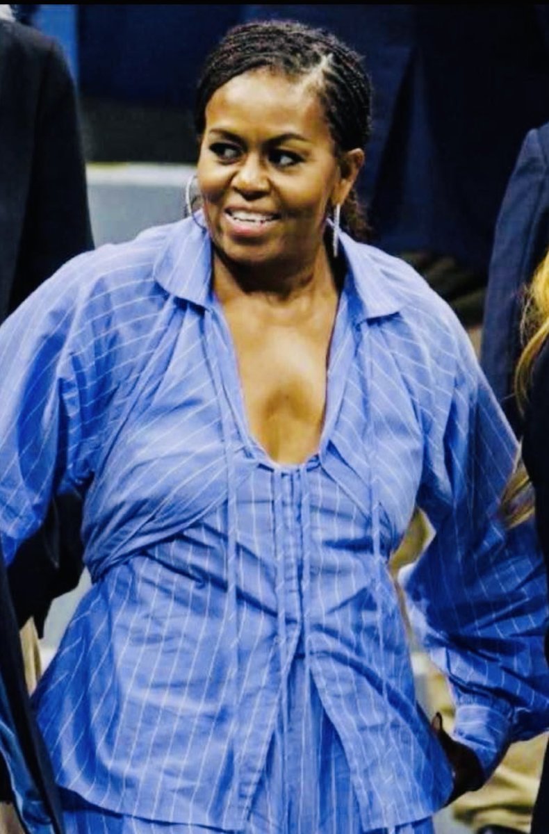 atensnut's tweet image. What’s going on with that sinkhole in Moochelle’s chest?