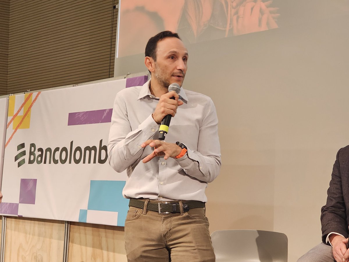 ANDI_Antioquia's tweet photo. #AEstaHora | ¡Apertura oficial de #EmpleoFest! 😎
Contamos con:
- Nuestro gerente @AlejoOlaya
- El pdte de @ciagalletasnoel, Alberto Hoyos @ahoyos1964
- Secretaria de Dllo Económico de @AlcaldiadeMed, @mafegaleano
- Rector de la @upbcolombia, pbtro. Diego Marulanda
#MásPaís https://t.co/4fgFJSlv7m