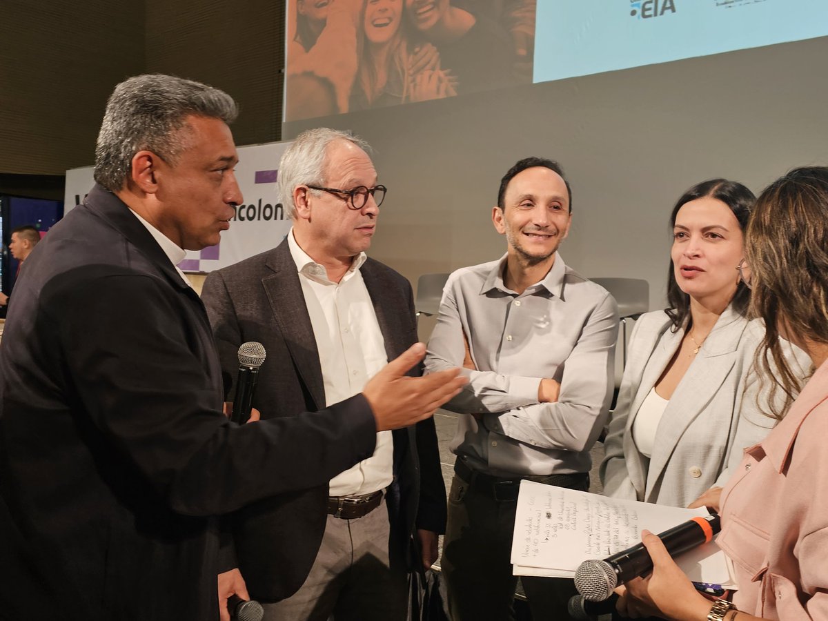 #AEstaHora | ¡Apertura oficial de #EmpleoFest! 😎

Contamos con:
- Nuestro gerente <a href="/AlejoOlaya/">Alejandro Olaya D.</a> 
- El pdte de <a href="/ciagalletasnoel/">Compañía de Galletas Noel S.A.S.</a>, Alberto Hoyos <a href="/ahoyos1964/">ahoyos1964</a> 
- Secretaria de Dllo Económico de <a href="/AlcaldiadeMed/">Alcaldía de Medellín</a>, <a href="/mafegaleano/">Maria F. Galeano</a> 
- Rector de la <a href="/upbcolombia/">UPB</a>, pbtro. Diego Marulanda

#MásPaís