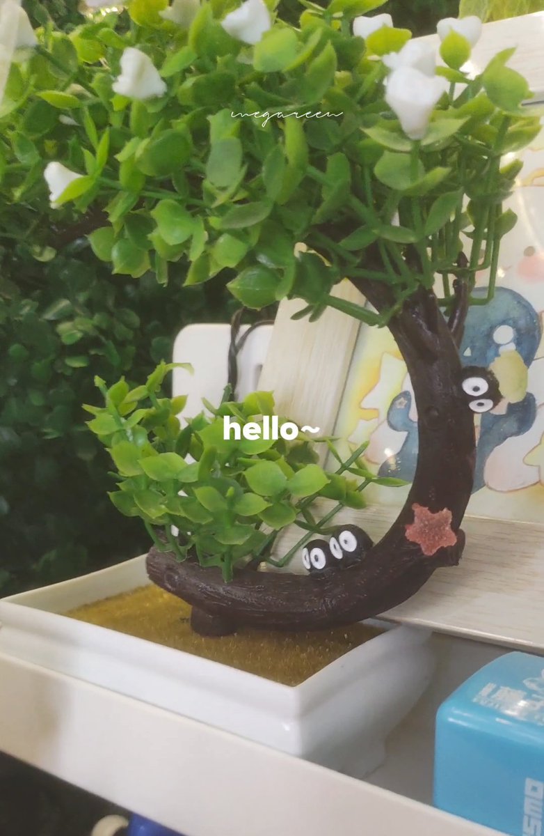 megareen_'s tweet photo. hello from soot sprites 😆🖤✨

#Ghibli #sootsprites #desksetup https://t.co/Hs8FQG8bld