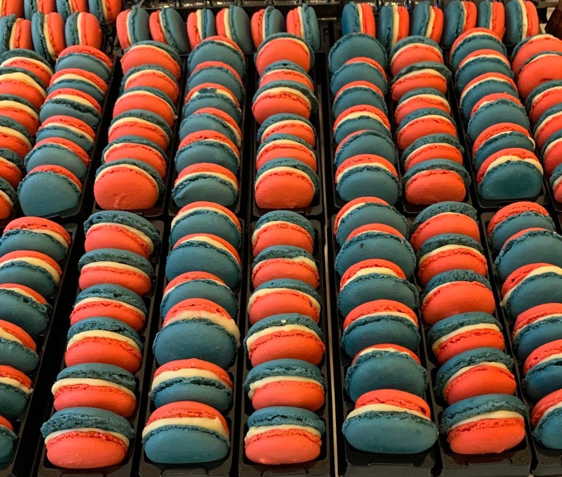 [martedì goloso ] I macarons 
Bleu , blanc , rouge , tipici francesi 🇫🇷Da degustare per una pausa caffè o come dessert #ExploreFrance