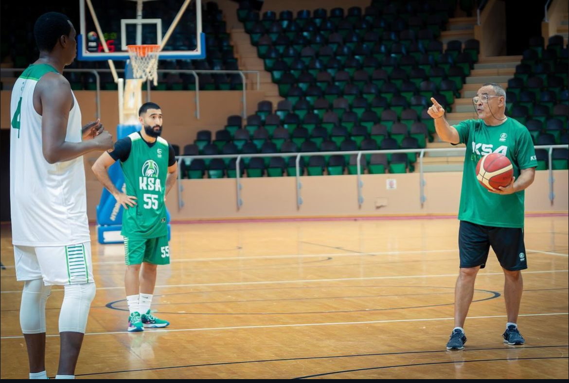 Muy contento de anunciar que soy el nuevo seleccionador de Arabia Saudita para el próximo año.
Very happy to announce that I'm the new national coach of Saudi Arabia for the next year.