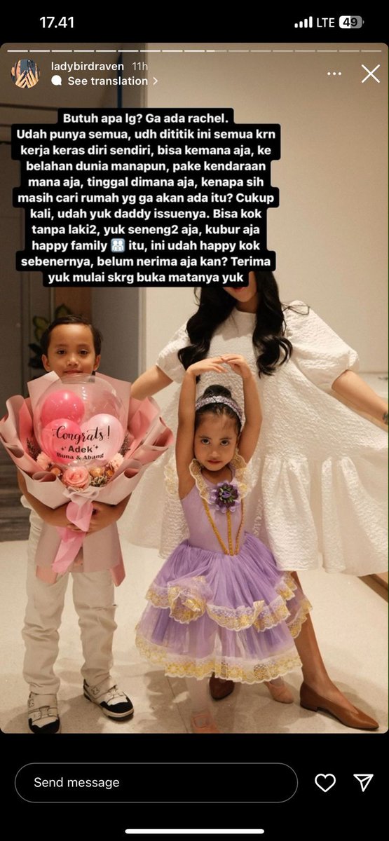 I'm not her fans, awalnya juga percaya kalau cuma gimmick Rachel dan Zize buat product parfumnya. Tapi baca ini kasian juga:")