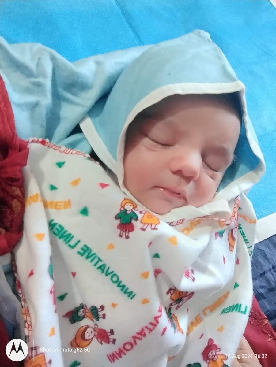 SnehaJhasinger's tweet photo. परमेश्वर की असीम अनुकम्पा से कल मुझे #पुत्री रत्न की प्राप्ति हुइ है । मां बनने का सुखद एहसास, घर में मां #लक्ष्मी का आगमन एक पवित्र सुखद अभूतपूर्व अनुभूति है । आप सबों से प्रार्थना है कि मेरी प्यारी #बेटी को  आशीष दें 🙏
#bemom 
#daughterlove
#mithila https://t.co/LCtEpjaigh