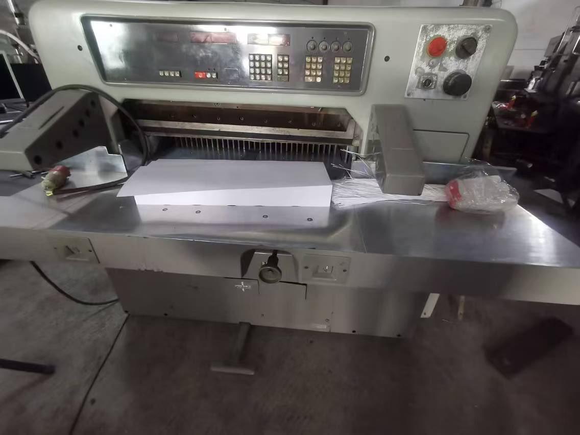 Ray048919823311's tweet photo. EI Lfpo Polar 92EMC.Year 1984. paper cutting machine. Price 
WhatsApp +86 19924698907 https://t.co/KNqalWR9J9