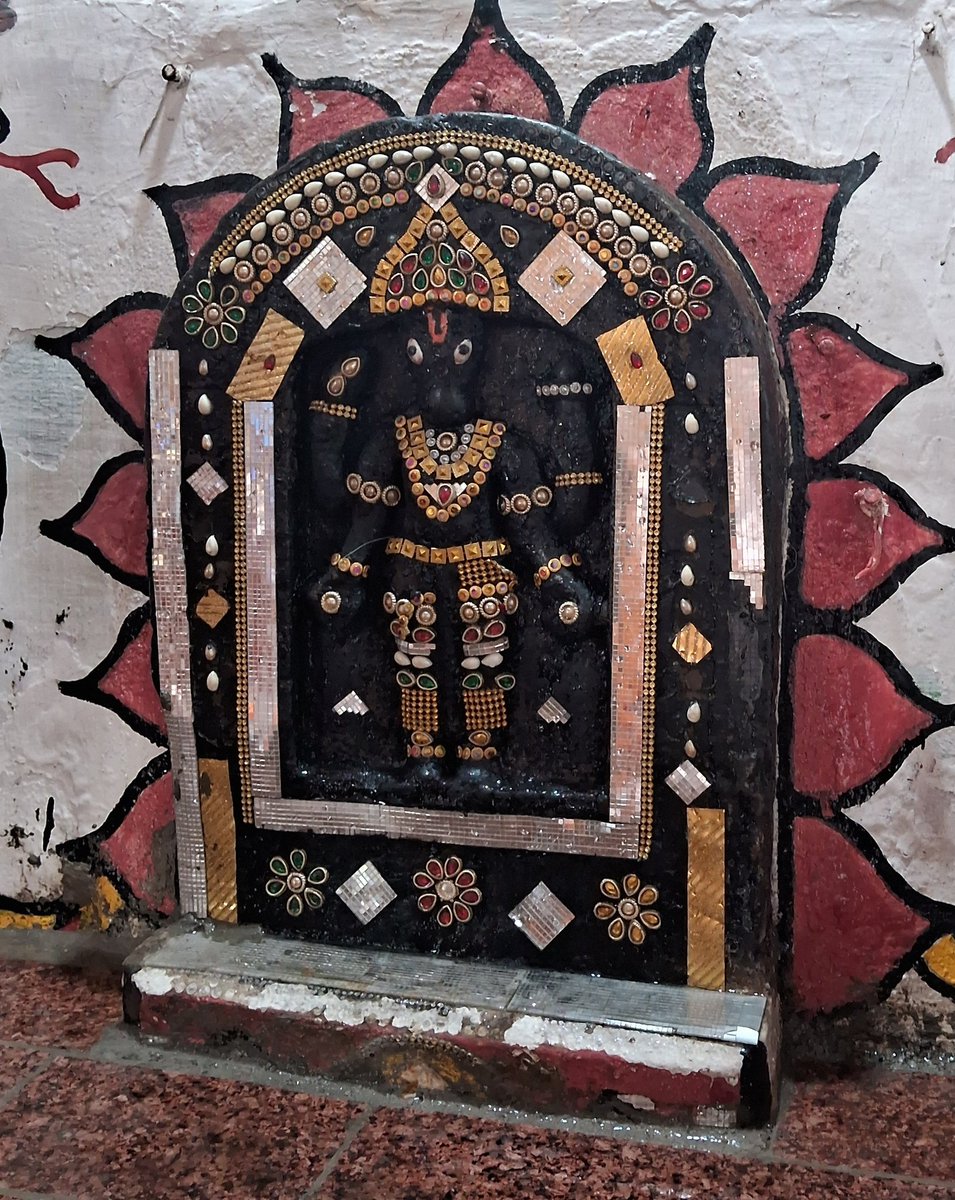 BanarasiBalika's tweet photo. Hayagriva Temple.
📍शिवाला, काशी
@AbhiAttorney_ @Antargriha
@AntargrihaAgain @Lokagatha_ @sambhashan_in @drumbeatsofeden
@Lost_Temples
#Documenting #Kashi #LostTemples
#VishnuAvtar #TemplesOfKashi https://t.co/Q6zV0ISUBS