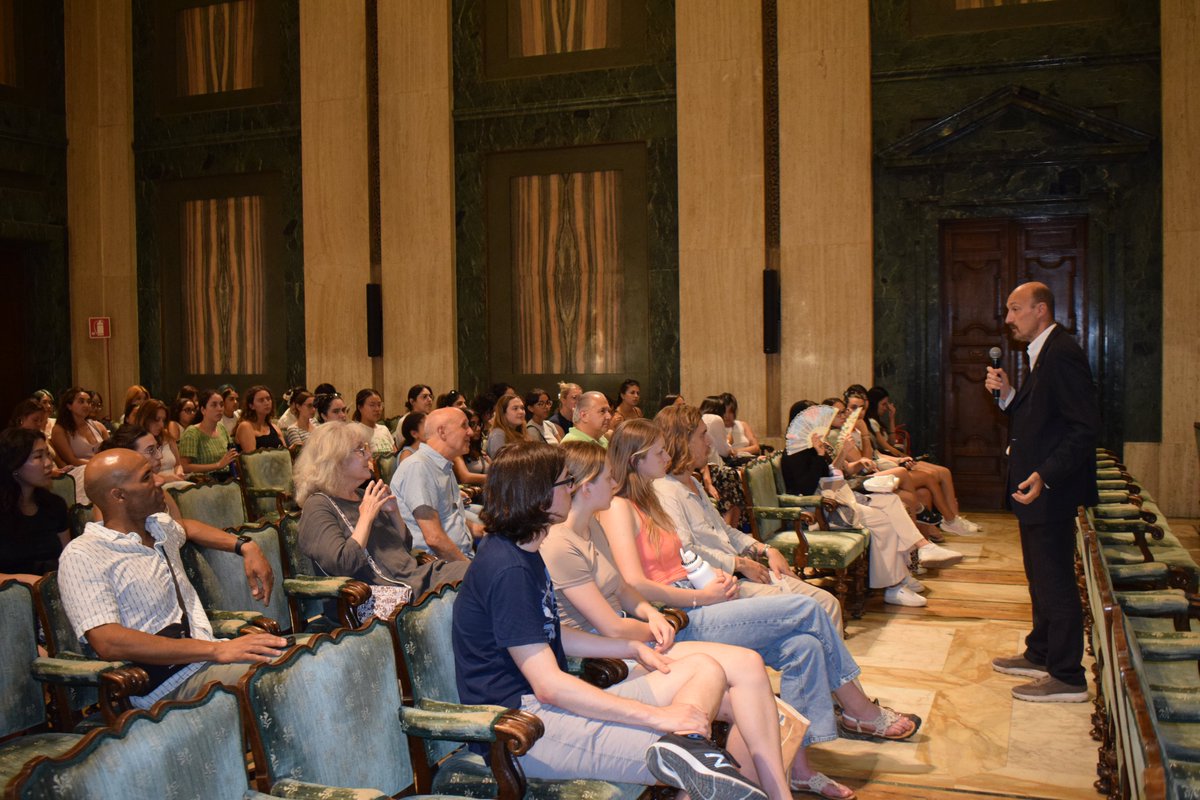 unisiena's tweet photo. Rinnovata la collaborazione tra #Università di #Toronto e Università di #Siena.
Oltre 120 gli studenti canadesi partecipanti alla scuola estiva "Summer Abroad Italy" accolti dal prof. #SimoneBorghesi, Delegato del Rettore alle Relazioni internazionali.
➡️ https://t.co/vbIik9k8J8 https://t.co/BdYSX0TOdO