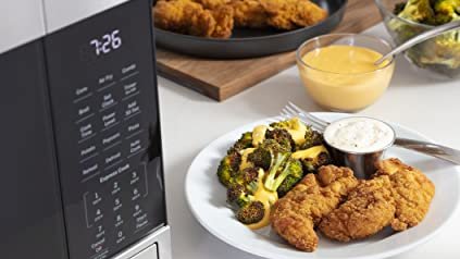 ProKitchenFinds's tweet image. Is it time for a new #microwave ? Our GE 3-in-1 Countertop Microwave Oven has an integrated #airfryer #Broiler &amp;amp; #ConvectionMode with 1.0 Cubic Feet Capacity! prokitchenfinds.com/product/ge-3-i…