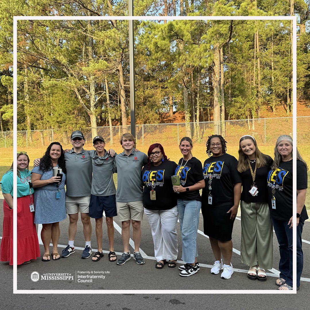 UnivMissIFC's tweet image. Today, our Executive Board spent the morning at Bramlett Elementary School helping with the carpool line. 

The Interfraternity Council prides itself on philanthropic efforts and community service.  #olemiss #hottytoddy