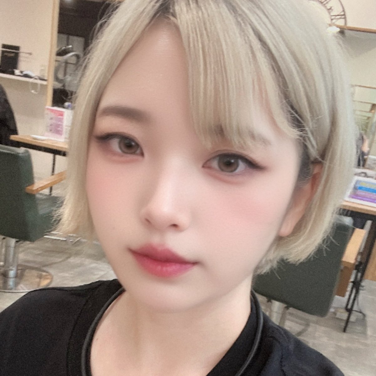 chia20171222's tweet photo. 初めての青💙
色落ちの過程が理想なので濃いめ

3枚目はbefore
（喪服でこの髪色だったからか親族に老けた言われ傷付き即カラーchange🙄）

#haircolor 
#bluehair
#haircolorchange
#青髪　
#beforeafter
#ヘアカラーモデル
#ciel https://t.co/GtqwESP3Sf