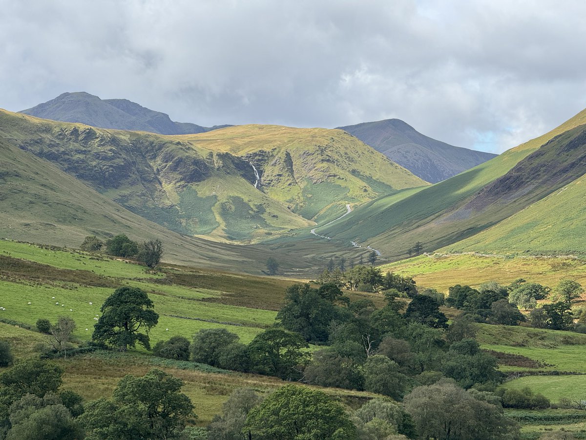 terrybnd's tweet photo. Some nice dappled light about the Newlands Valley today inbetween showers on one of my fave cycling circuits #phonepics #lakedistrict #ukweather https://t.co/9GwsY8es2A