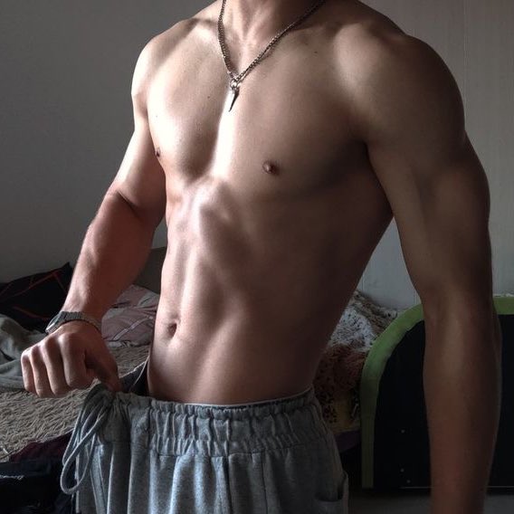 adraeon's tweet photo. prefiro homens assim mais parrudinhos do que os malhados de academia https://t.co/KDKEq0odyB