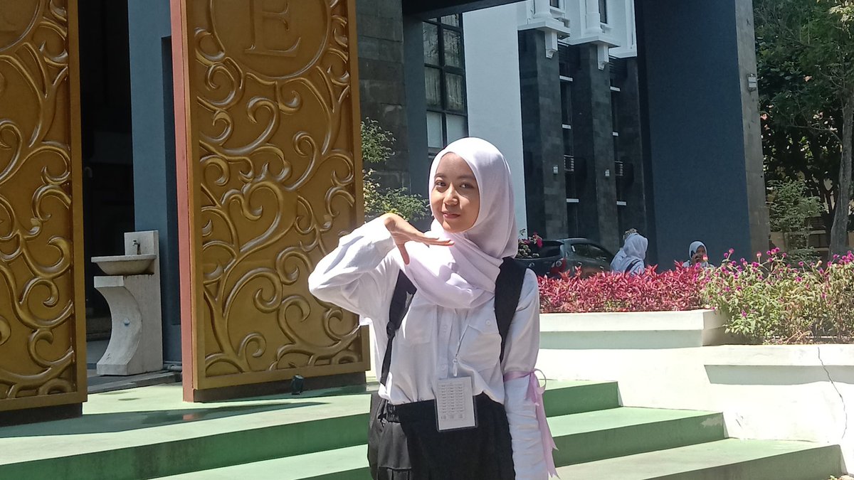 _mayawp's tweet photo. Saya Maya Widyawati Putri dari Fakultas Teknik Bangga menjadi bagian dari Laskar Dewantara Muda 2024
#DAY3PKKMBUM2024
#PKKMBUM2024
#MabaUM2024
#SinergiKreasi
#BEMUM2024
#UMtheOnlyOne
#SahabatMahasiswa
#LaskarDewantaraMuda
#univeristasnegerimalang
#NareswaraDrestantaArutala https://t.co/jwLuxNc04S
