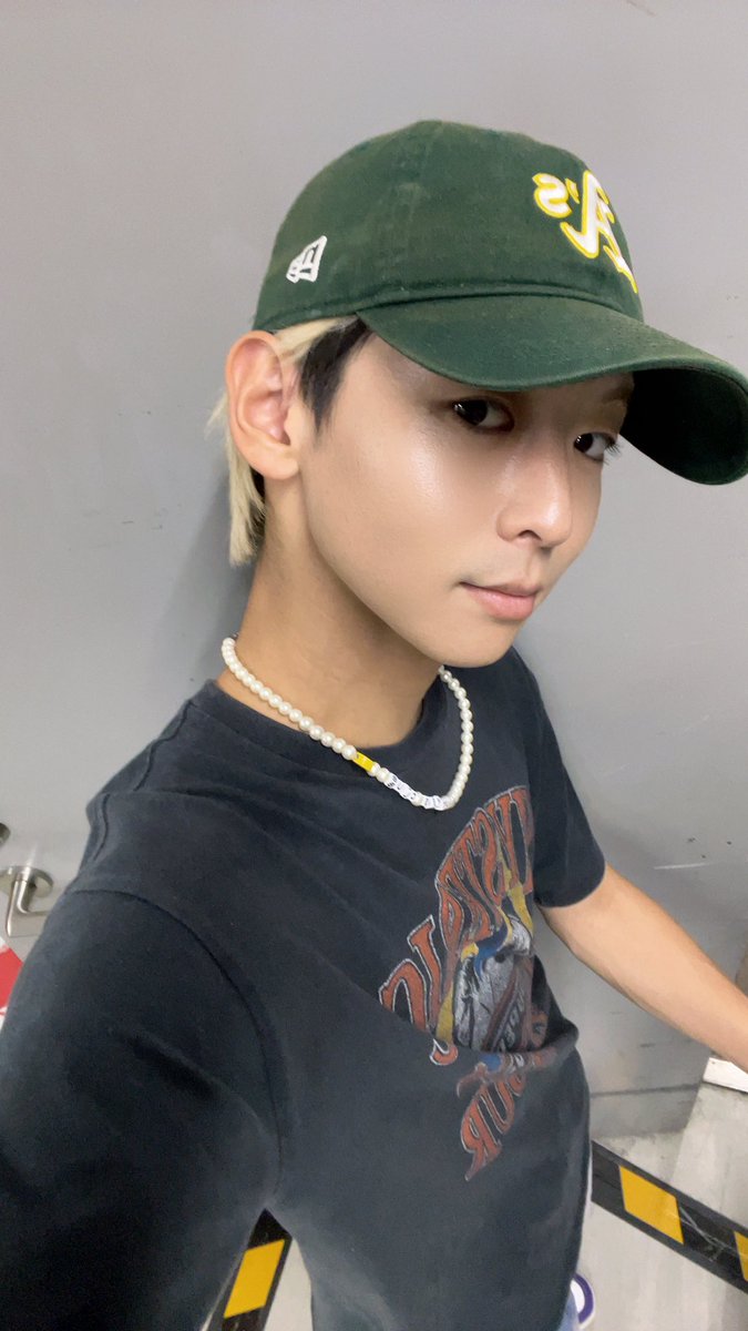 新宿ReNYありがとうございました🤲🏻
ハート作る前にシャッター切られちゃったみたいです🫶🏻笑笑
指不器用だから作るのに時間かかるのよね、、😭