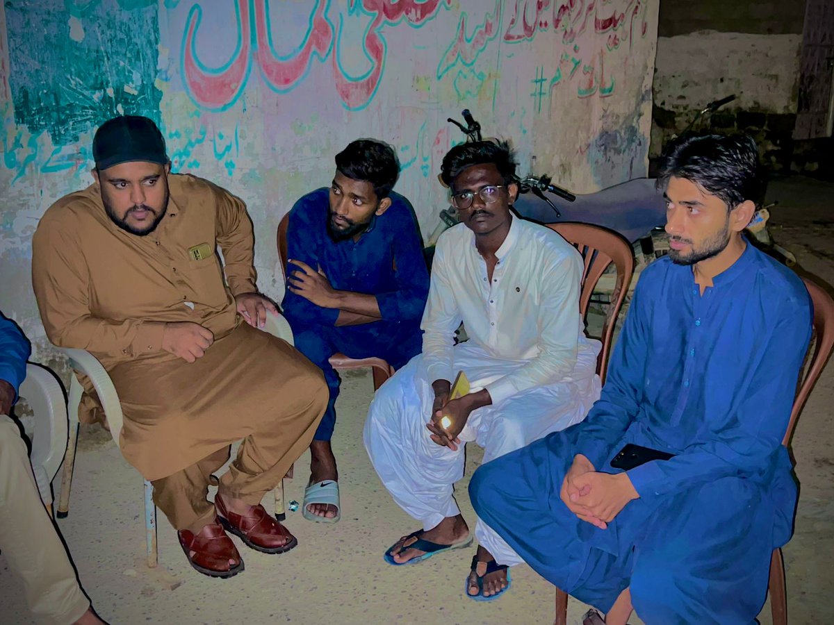 RealAkramAwan's tweet photo. محمد اکرم اعوان بھائی کا جوائنٹ انچارج بلدیہ سرور بھائی کے ہمراہ یوسی 10 کے یونٹ آفس کا وزٹ
یوسی انچارج شھزاد بھائی اور کمیٹی اراکین سے ملاقات
#MQMPkistan #PS112 #Uc10
@allaboutmqm @KamalMQM https://t.co/T7YKpYSp1e