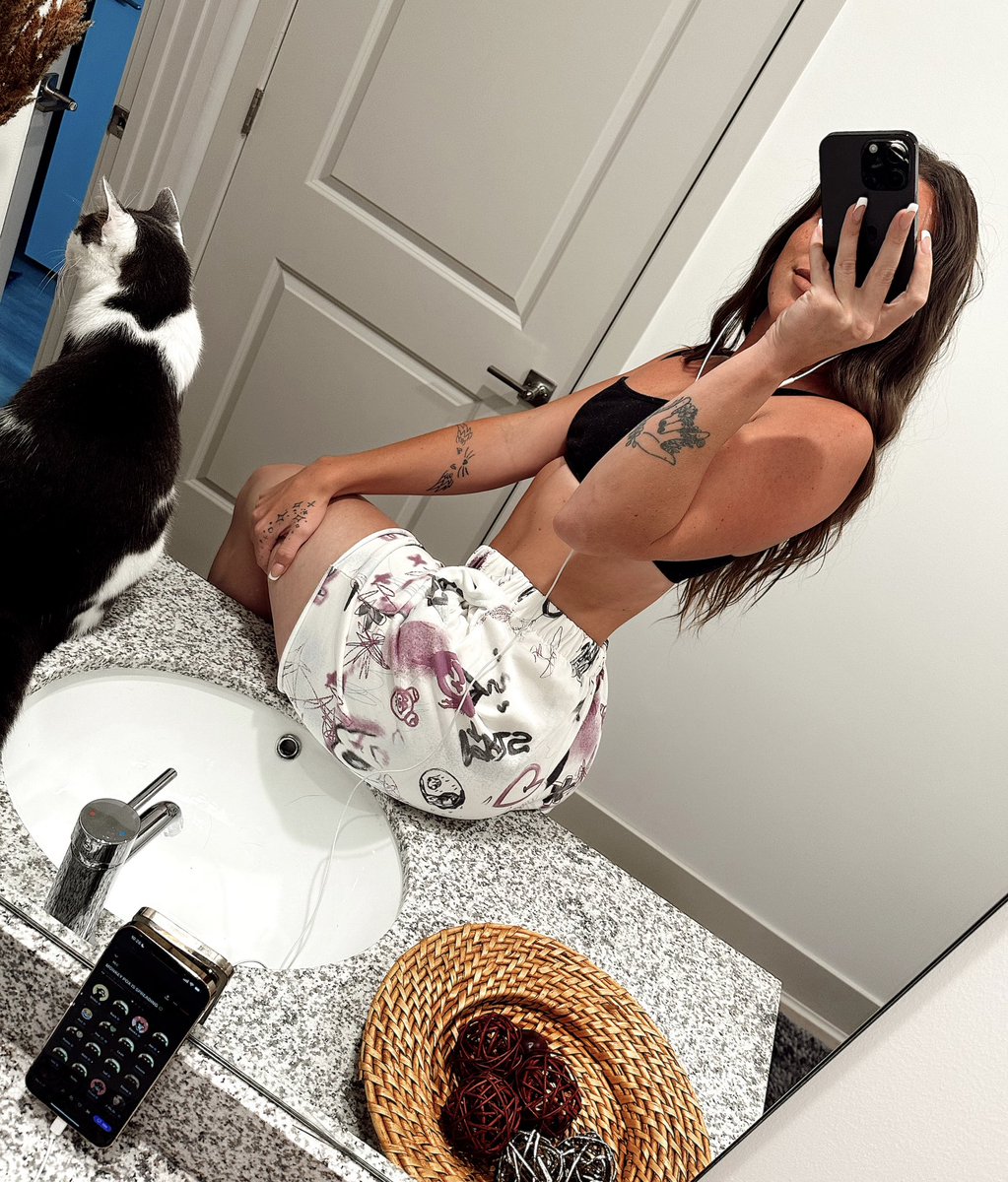 cryptoxjen's tweet image. gm&amp;lt;3
            say it back?🙊