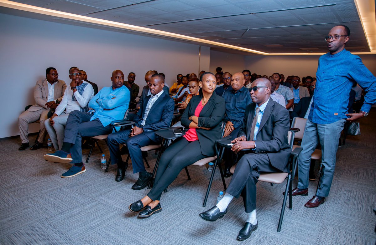 imfuraluc01's tweet photo. #MINISPORTS
A handover ceremony took place between the outgoing Minister, and the incoming Minister…
Richard NYIRISHEMA akaba yahawe dossier zose na Aurore Mimosa asimbuye, akazi kagakomeza…
President was FERWAFA ugenekereje buriya ni iki yasabye ko cyakwihutishwa?! 😂
@bbkigalifm 89.7 FM